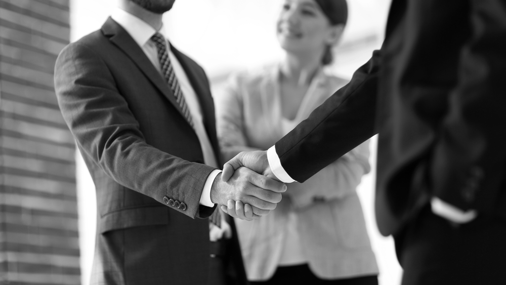 Équipe qui rencontre un client Équipe qui rencontre un client